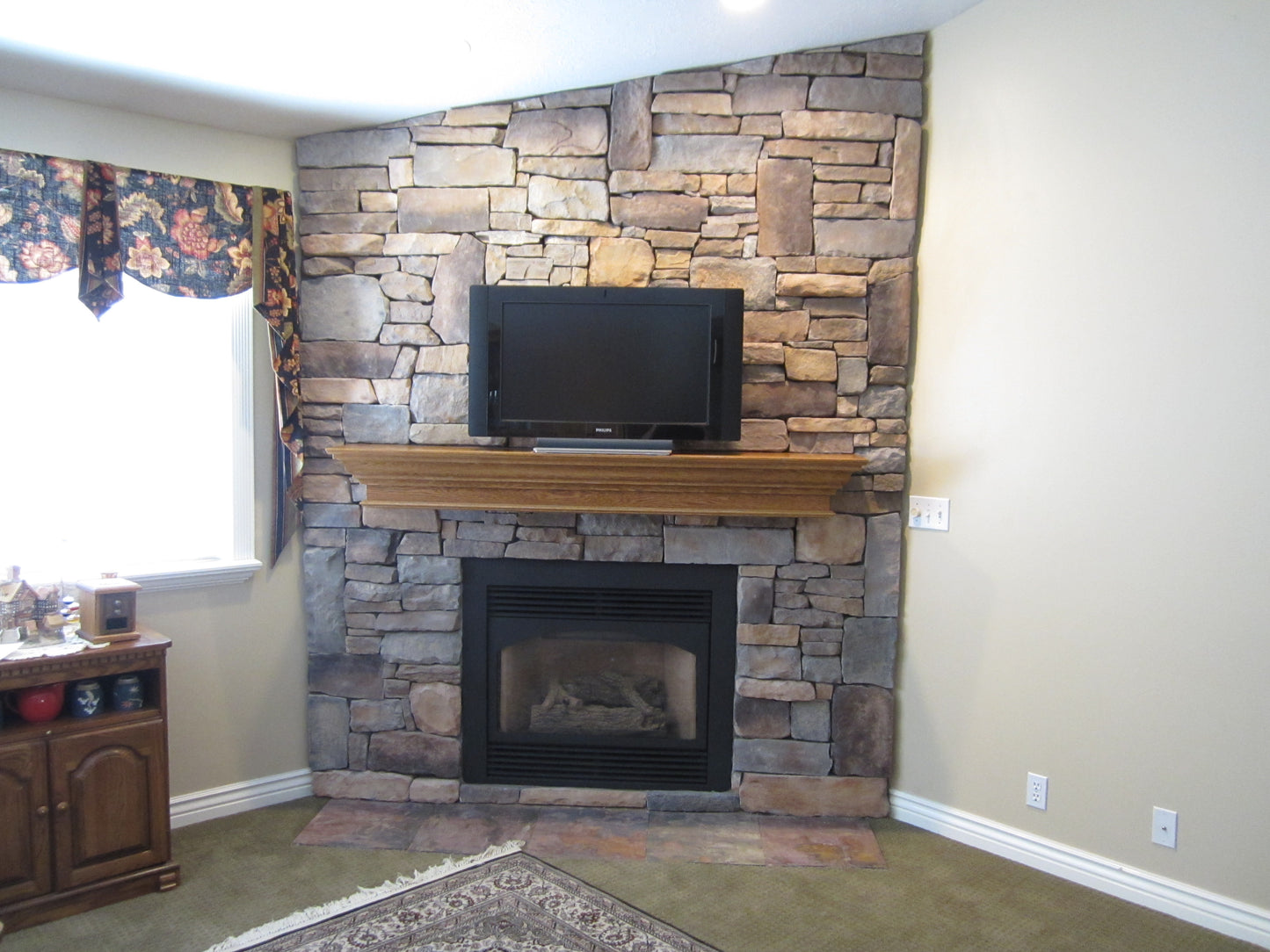 Fireplace Mantel - Crown Molding & Corbels - Summit